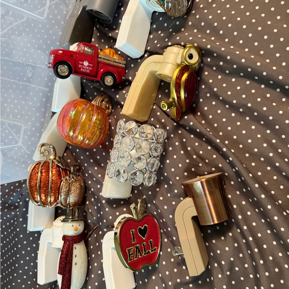 Bath & Body Works Fall Wall Decor Set - Red, Gold, White